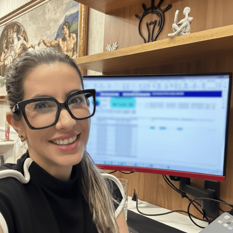 conciliação bancária com organização financeira e análise de movimentações empresariais